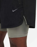 Short Nike Stride Running Division